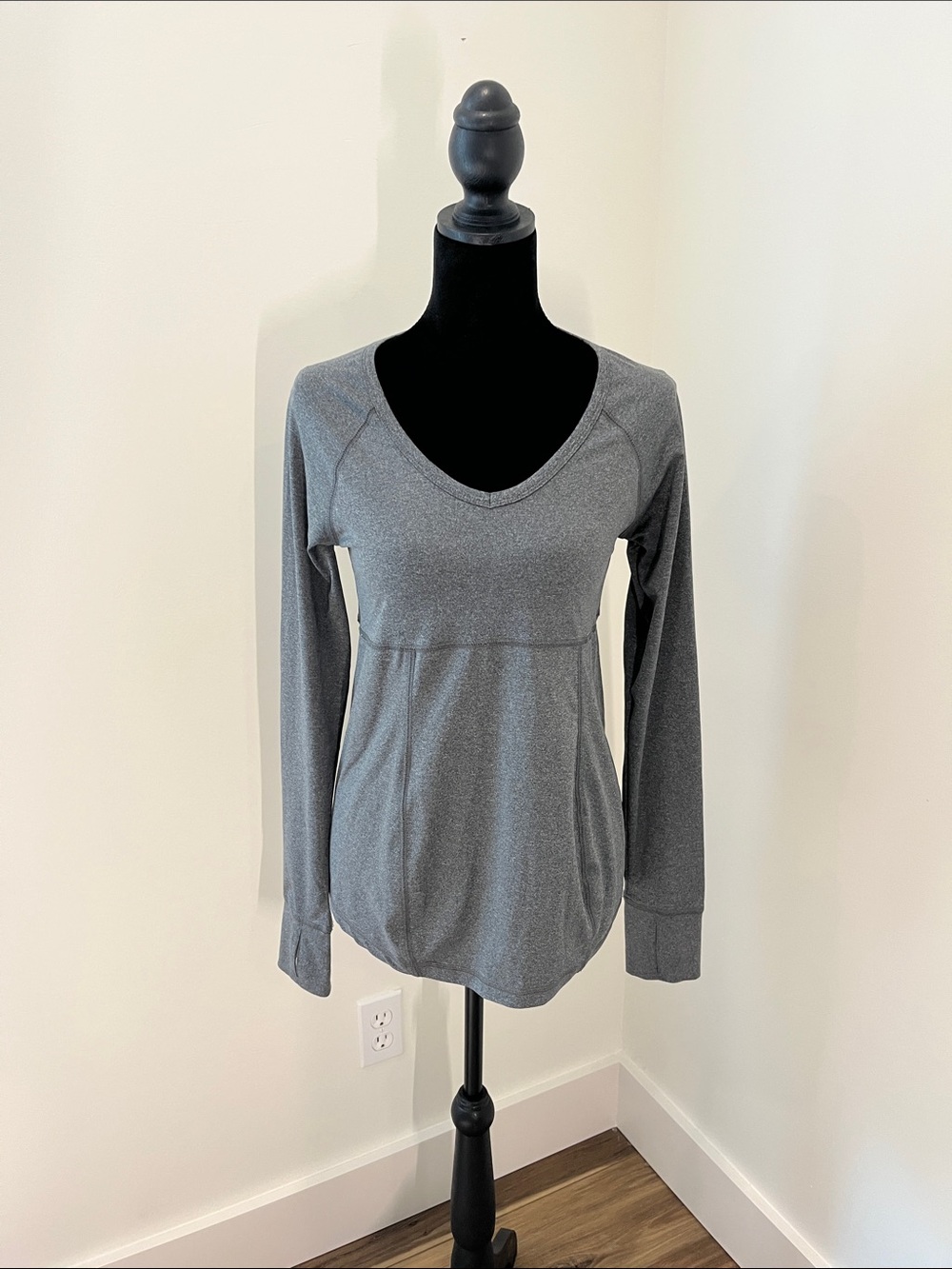 Women's Heather Gray Long-Sleeve V-Neck Top